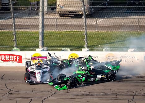 IndyCar-sarjassa nähdään toisinaan kovavauhtisia onnettomuuksia.