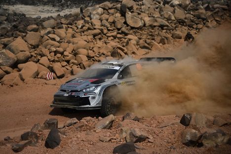 Kalle Rovanperä porhalsi Saudi-Arabian ankarissa olosuhteissa Toyotallaan.