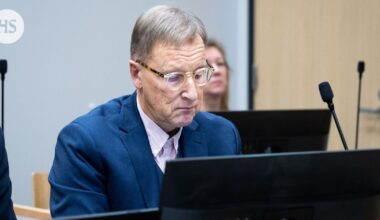 Lipputanko ”kiiltää kuin terskan nuppi”, sanoi rippileirillä viskiä naukkaillut kirkkoherra