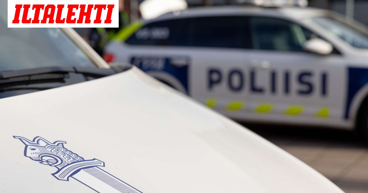 Poliisi raudoitti housuttoman miehen Turussa