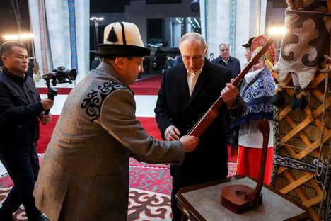 Pitäähän se minunkin kokeilla, Vladimir Putin päätti siitä innostuneena.