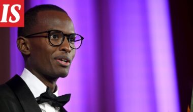 Mustafe Muuse piti taas huiman puheen – yleisö ulvoi ja nauroi