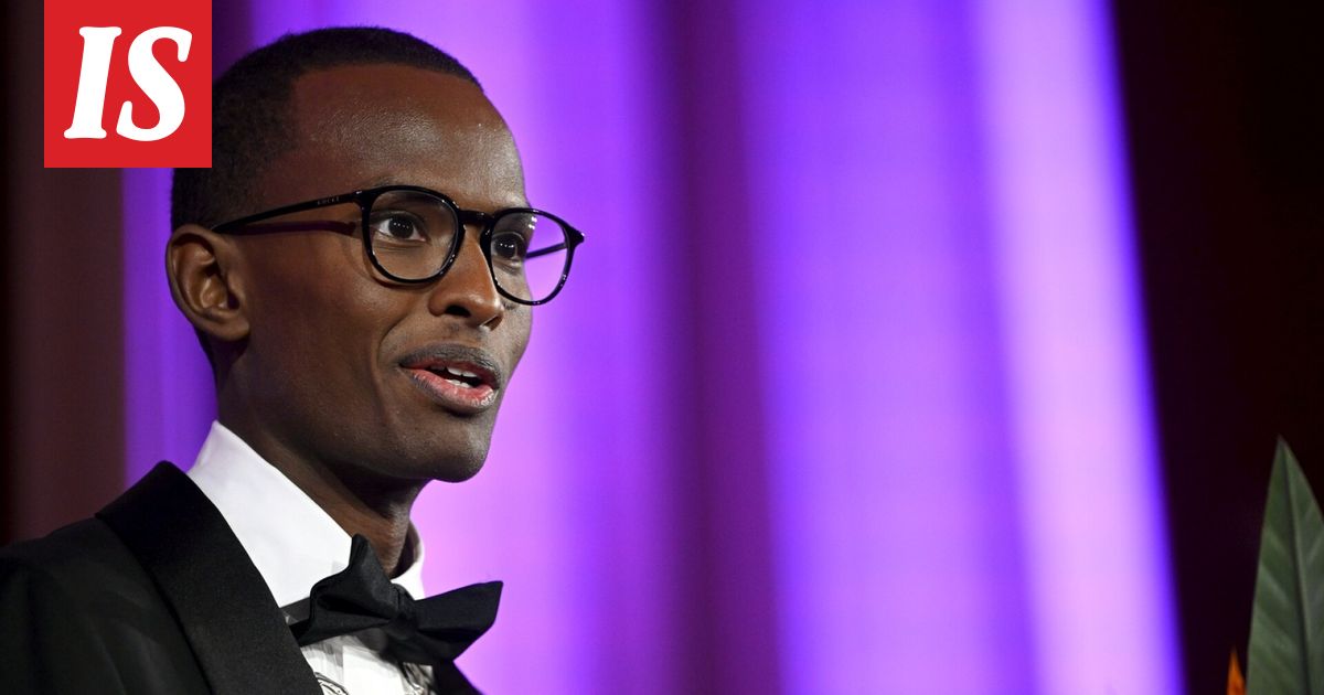 Mustafe Muuse piti taas huiman puheen – yleisö ulvoi ja nauroi