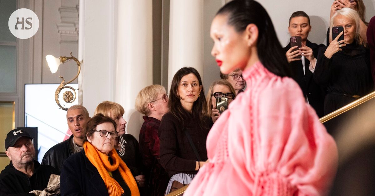 Ateneum tarjoili kansalle maksutta huikean huippumuotinäytöksen