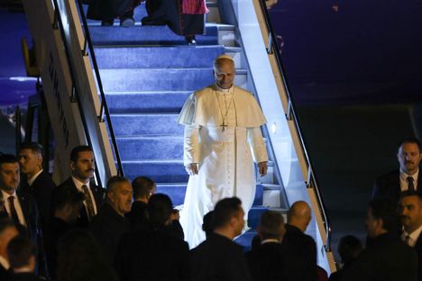 Paavi saapui Turkkiin torstaina.