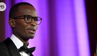 Mustafe Muuse piti taas huiman puheen – yleisö ulvoi ja nauroi