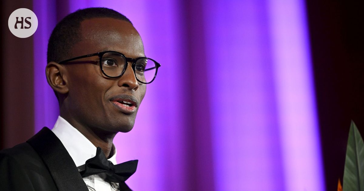 Mustafe Muuse piti taas huiman puheen – yleisö ulvoi ja nauroi