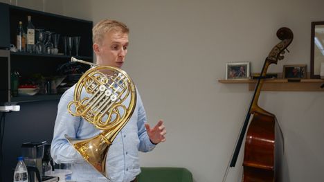 Jaksossa seurataan Ilkka Puputin koesoittoa. – Tämäkin paikka tulee kerran viidessätoista vuodessa auki, niin piti se nyt käydä koettamassa, mihin rahkeet riittävät.