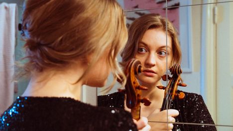 Emma Mali jännittää ensimmäisessä jaksossa, jatkuuko hänen pestinsä koeajan jälkeen.