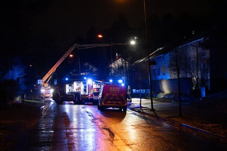 Paikalla oli iltaseitsemän jälkeen runsaasti pelastuslaitoksen yksiköitä.