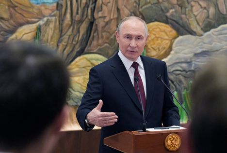 Putin kommentoi sotaa ja siihen liittyviä neuvotteluja laveasti torstaina Kirgisiassa järjestetyssä lehdistötilaisuudessa.