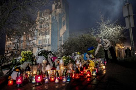 Ukrainan Ternopilissä surtiin viime viikolla asuintaloon kohdistuneen iskun seurauksia. Venäjän isku surmasi ainakin 35 ihmistä. Haavoittuneita on lähes 100.