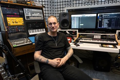 Matti työskentelee musiikkialalla. Hän teki jo artistiuransa alussa päätöksen, ettei halua lukea somekommentteja.