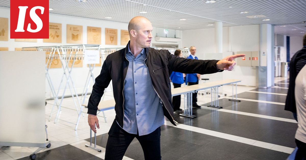 Jokerit nousee SM-liigaan – Ossi Väänänen julkaisi riehakkaan kuvan