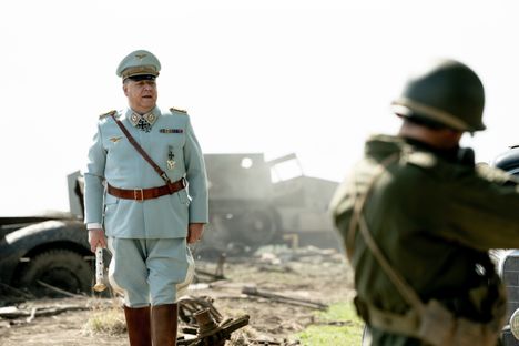 Hermann Göring (Russell Crowe) antautui Yhdysvaltain sotilaille 9. toukokuuta 1945.
