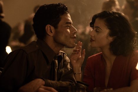 Nurembergin näyttävyys tuo mieleen klassiset Hollywood-elokuvat. Douglas Kelleyn (Rami Malek) kanssa ystävystyvää sotareportteria näyttelee Lydia Peckham.