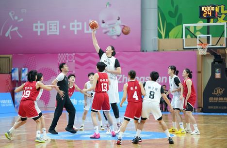 Zhang Ziyu jyräsi Kiinan kansallisissa kisoissa.