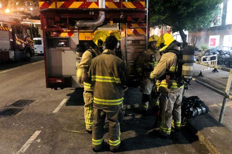 Pelastustöissä on kuollut yksi palopelastaja. Lisäksi 11 on loukkaantunut.