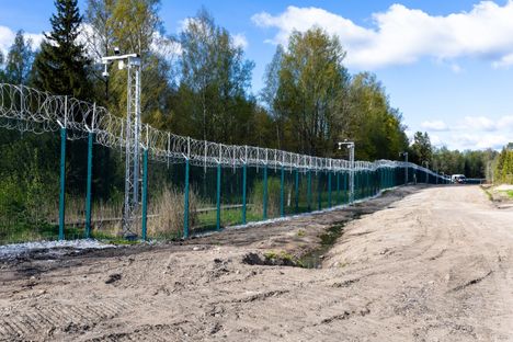 Keväällä raja-aidan rakentaminen Kaakkois-Suomeen oli etuajassa.