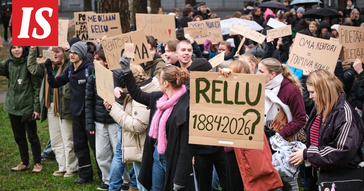 Säästöjä vastustavat lukiolaiset marssivat ulos Tampereella