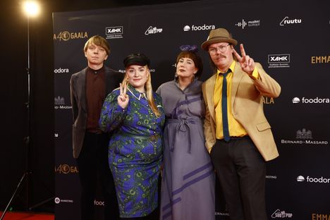 Litku Klemetti Emma-Gaalassa 2023, Kuvassa Sussu Ketola 2. vasemmalta ja Litku Klemetti eli Sanna Klemetti toinen oikealta.