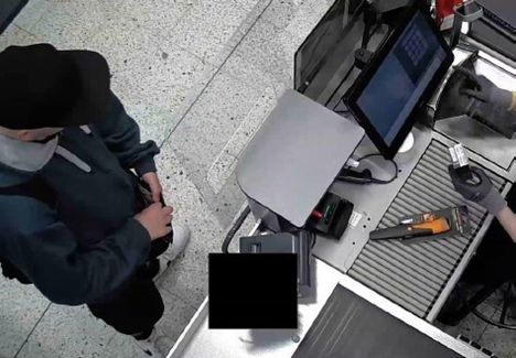 Puukottaja tallentui kaupan valvontakameraan ostaessaan puukon.