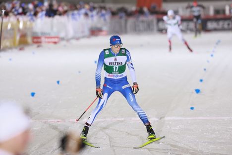 Hiihto-osuudelle 17. sijalta lähtenyt Hirvonen nousi komeasti ladulla.