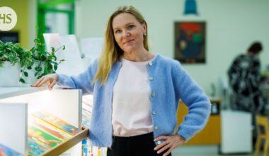 Elina Pekkarisella on neuvo kaikille vanhemmille: ota lapsi syliin ja lue