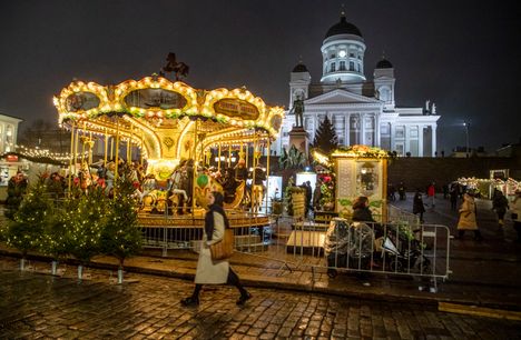 Edes tihkusade ei lannistunut ihmisiä perjantai-iltana. Tuomaan markkinoiden yli sataa pientuottajaa ja kahvilaa tultiin testaamaan pitkien matkojen takaa.