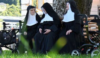 Karanneet nunnat saavat jäädä luostariinsa, jos lähtevät sosiaalisesta mediasta