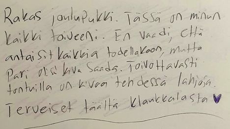 Marko Lappeteläinen saa joulupukkina lapsilta lahjatoivelistoja ja vierailun jälkeen myös usein piirustuksia.