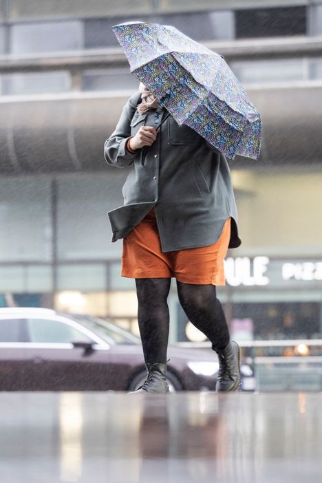 Sateen lisäksi Suomeen saapuu voimakkaita tuulia.