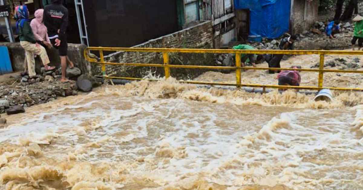 Suomalainen keskellä Indonesian tulvia: ”Saa nähdä, milloin täältä pääsee pois” | Uutisia lyhyesti