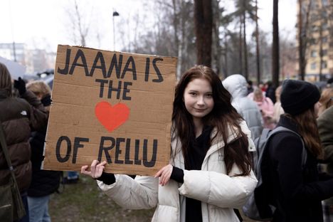 Lyseon lukion IB-linjalla opiskeleva Sara Järvinen toivoo, että lukion rehtori Jaana Nieminen voisi jatkaa tehtävässään. ”Meidän rehtorimme on koulutettu pitämään meistä huolta. En usko, että kukaan muu rehtori voi tehdä sitä yhtä hyvin. Jos voi, hänet pitää kouluttaa – se olisi hirveän kallista. Kaiken voi tehdä reilummin, ja kaiken voi tehdä myös Rellummin!”, hän sanoo.