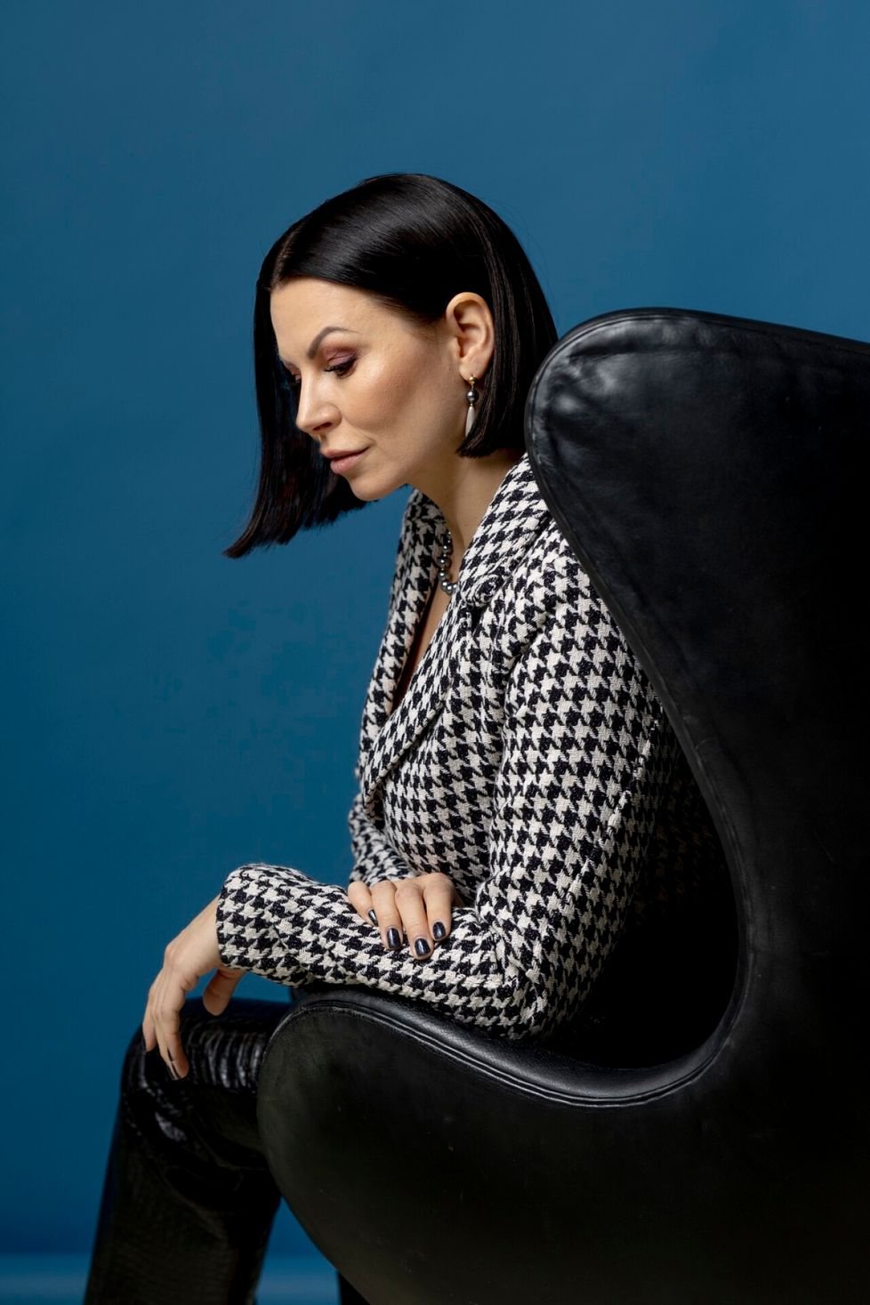 Mari Valosaaren kohdusta löydettiin puolitoista vuotta sitten myooma eli hyvänlaatuinen kasvain, joka on nyt kasvanut niin suureksi, että kohtu joudutaan poistamaan. – En menetä sen myötä naiseutta, vaan menetän osan äitiyttä, Mari toteaa.