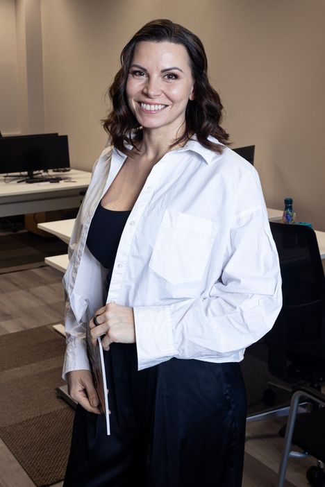 Mari Valosaari kokee olevansa parisuhdeihminen. Kaikesta ikävästä ja päättyneistä parisuhteista huolimatta hän haluaa uskoa rakkauteen.