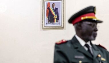 Vallankaappauksessa pidätetty presidentti lähti maasta