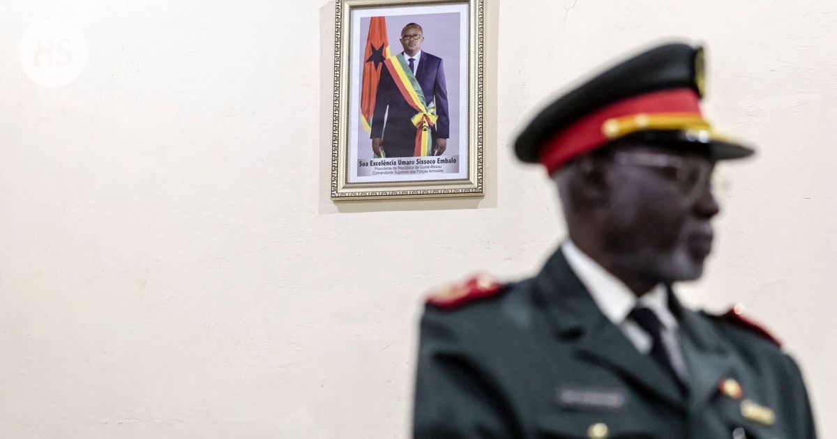 Vallankaappauksessa pidätetty presidentti lähti maasta