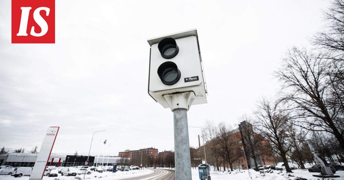 Kaleva: Peltipoliisi välähtää nyt niin usein, että puolet niistä on pitänyt pimentää