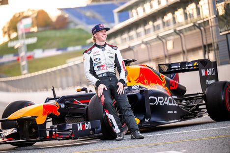 Kalle Rovanperä pääsi koettamaan Red Bullin F1-autoa viime vuonna.