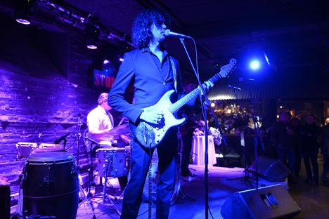 Juho Pitkänen isännöi Lasse Norreksen muistojameja.