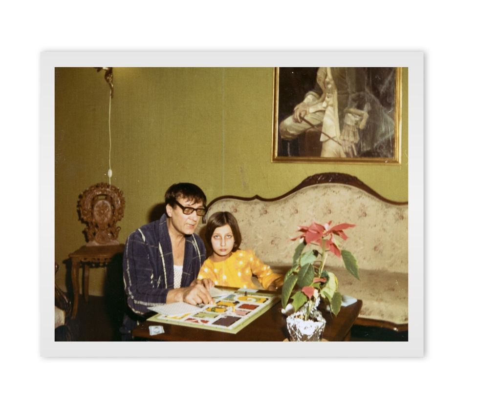 Kotona Espoon Kilossa vuonna 1971. Seinällä on Eero Snellmanin maalaus Heidin äidin äidistä, näyttelijä Heidi Blåfieldistä.