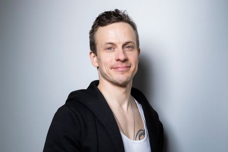 Konsta Hietanen paljastui maskin takaa.