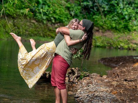 Freia Luminka ja Axel Chrisostome ovat rekisteröineet parisuhteensa Karibialla, mutta heille yhdessäolo tarkoittaa ennen kaikkea sydänten liittoa. ”Olemme vapaita tekemään mitä haluamme, mutta tähän asti olemme valinneet aina toisemme”, Luminka sanoo.