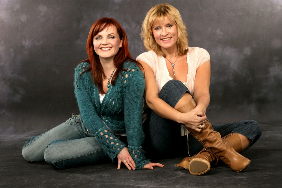 Nina Tapio ja Hanna-Riikka Siitonen kuvattuna helmikuussa 2006.