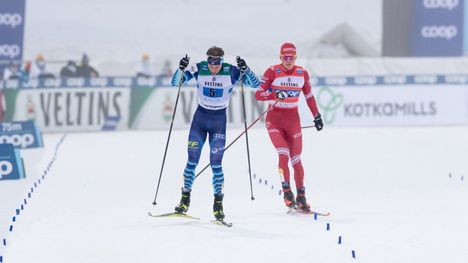 Suomessa Bolshunov vuonna 2021 tämän tönittyä Joni Mäkeä.