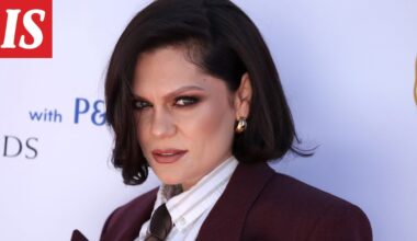 Jessie J liikuttui kesken keikan