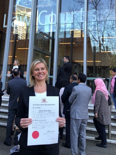 Miselle opiskeli oikeustieteiden maisteriksi Lapin yliopistossa ja suoritti myöhemmin oikeustieteen tutkinnon Sydneyssa. Australiaan hän päätyi töiden perässä parikymmentä vuotta sitten.