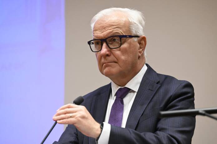 Olli Rehn varoittaa osakemarkkinoiden mahdollisesta ylikuumenemisesta, kirjoittaa Helsingin Sanomat. LEHTIKUVA / Vesa Moilanen