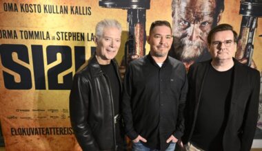 Suomalainen toimintaleffa on nyt pohjoismaisen elokuvahistorian laajimmin levitetty teos. Kuvassa näyttelijä Stephen Lang, ohjaaja Jalmari Helander sekä tuottaja Petri Jokiranta. LEHTIKUVA / Heikki Saukkomaa